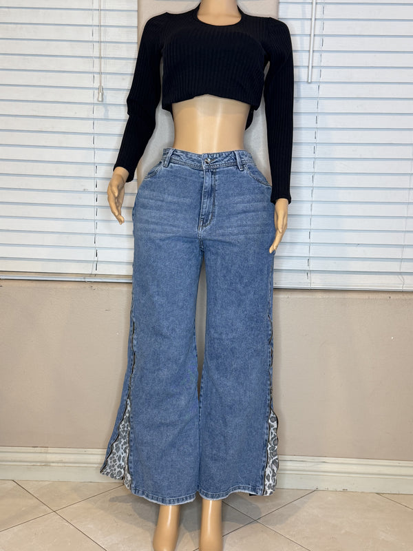 DENIM WIDE JEANS WITH ANIMAL PRINT