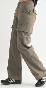 Mid-Rise Wide Leg Cargo Pants