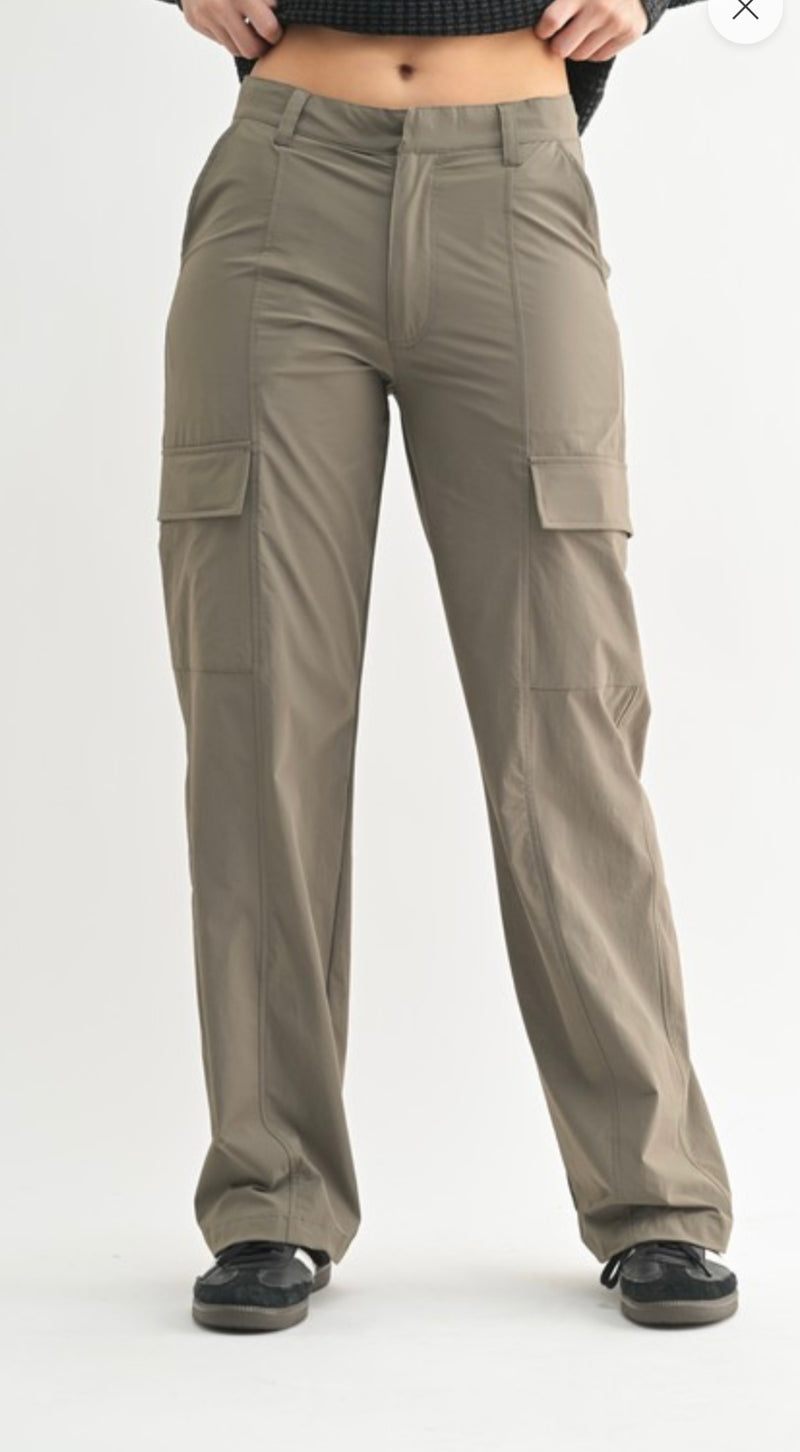 Mid-Rise Wide Leg Cargo Pants