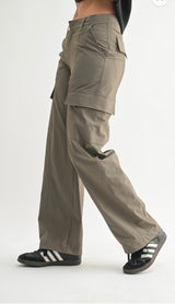 Mid-Rise Wide Leg Cargo Pants