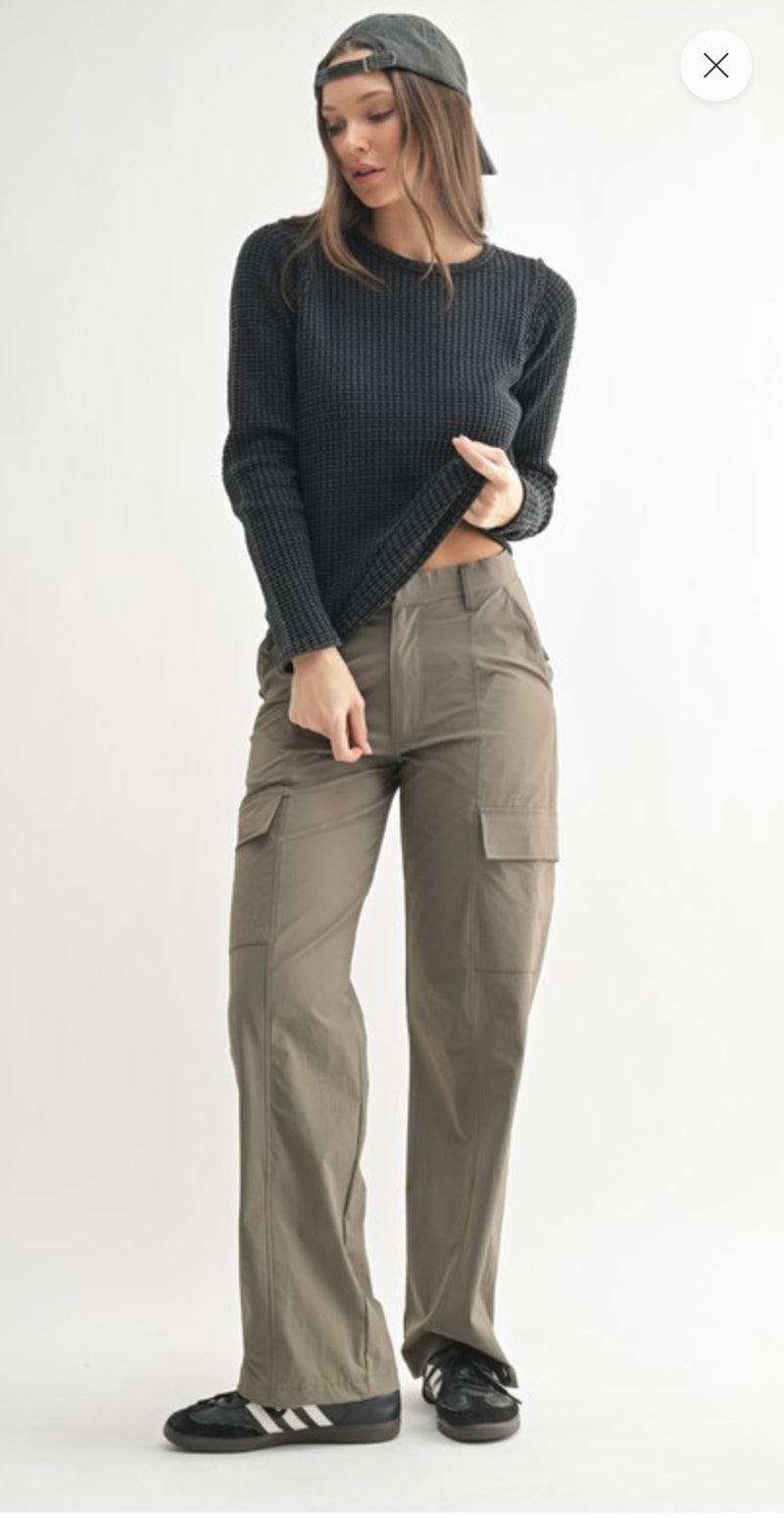 Mid-Rise Wide Leg Cargo Pants
