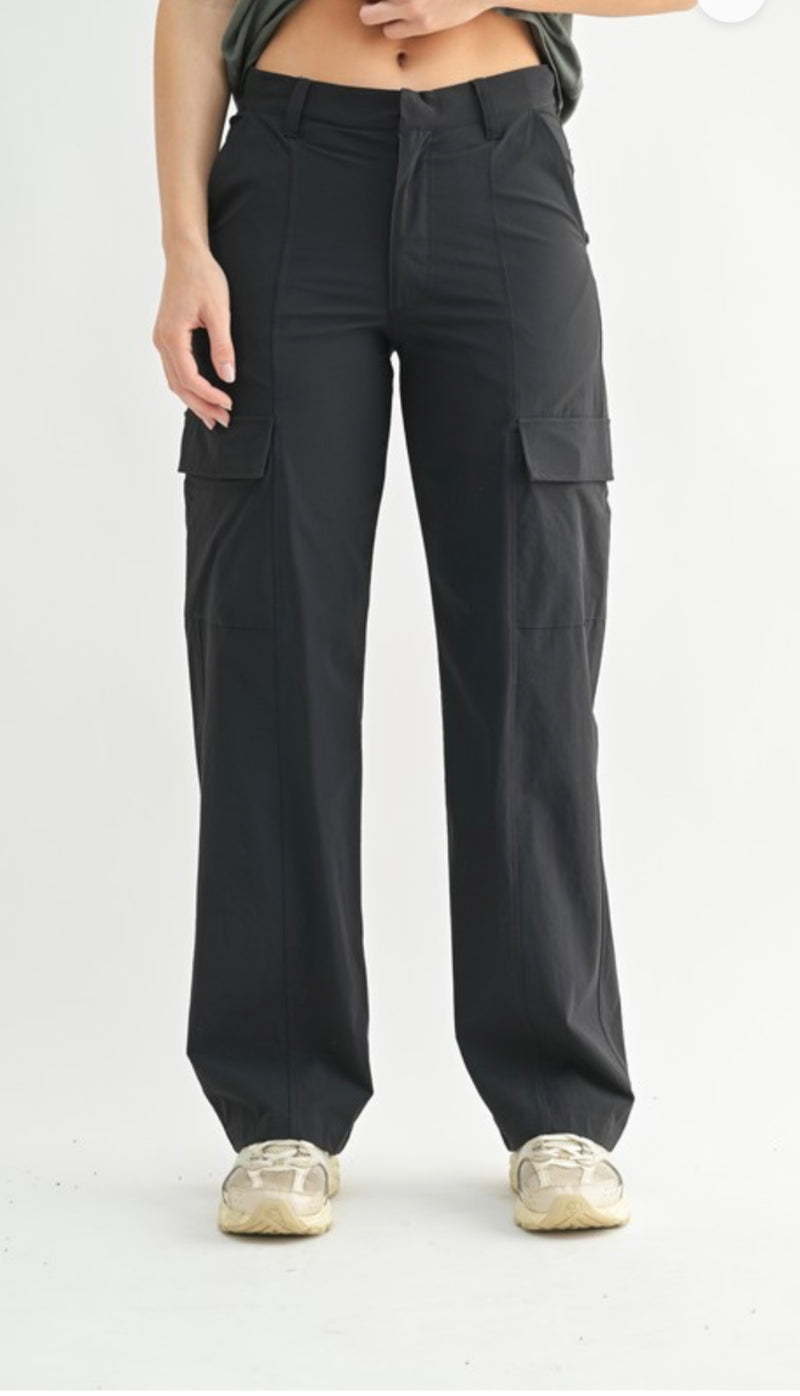 Mid-Rise Wide Leg Cargo Pants