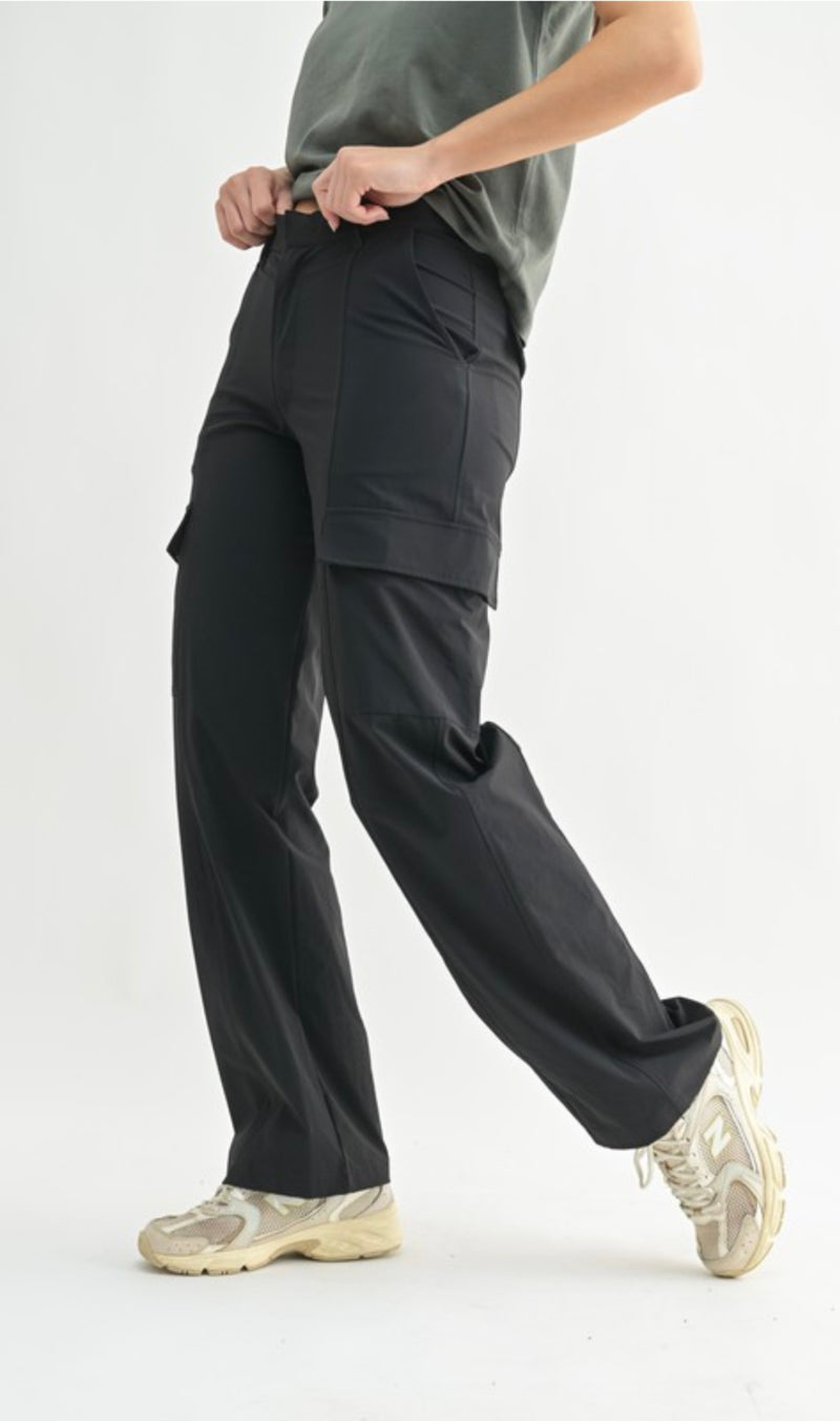 Mid-Rise Wide Leg Cargo Pants