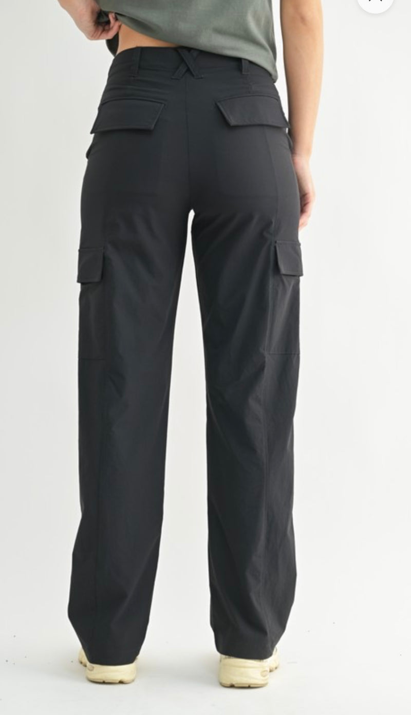 Mid-Rise Wide Leg Cargo Pants