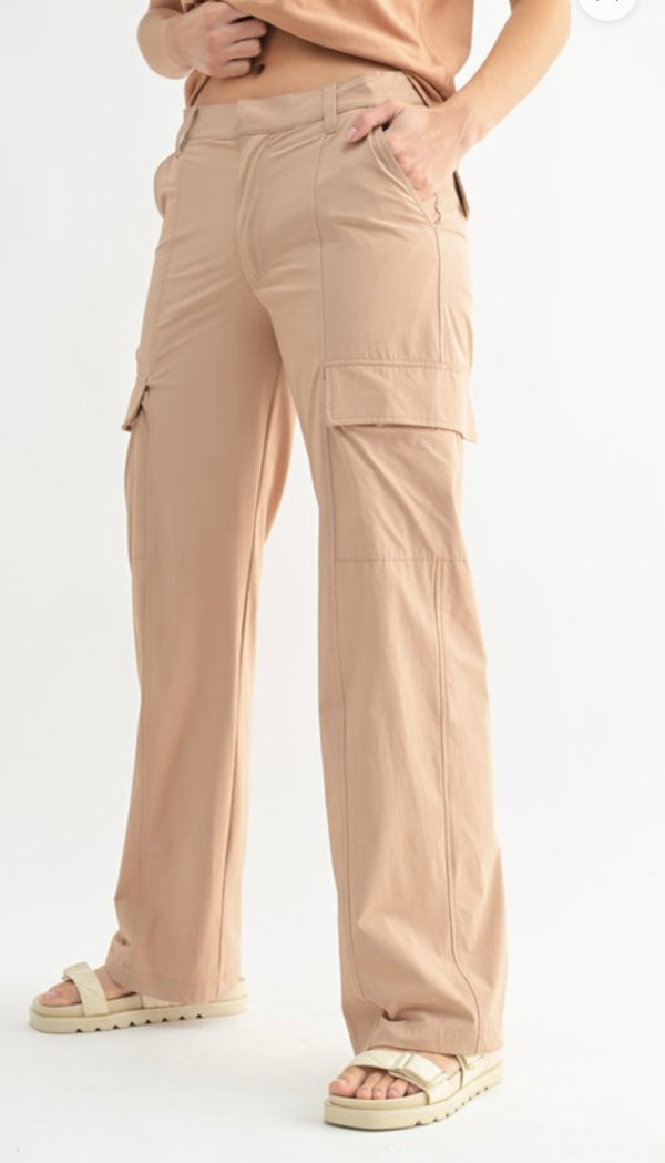 Mid-Rise Wide Leg Cargo Pants